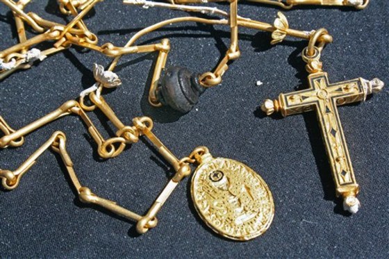 Shipwreck divers find antique gold chain off Florida